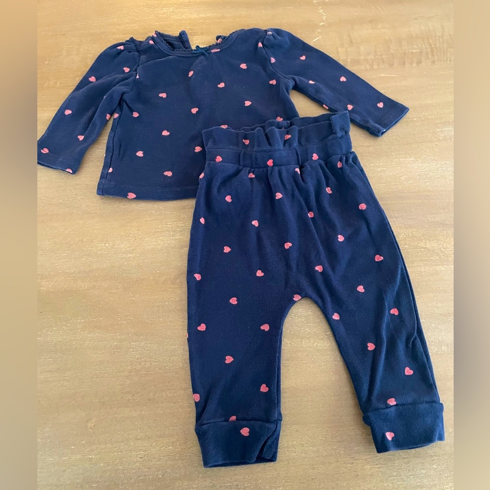 🎀  5 for $30 GAP Valentine’s Day Outfit- Shirt and Pants- Navy w/Hearts 6-12 M